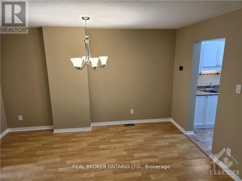 59 PIPER CRESCENT , Ottawa, Ontario K2K 2S9 4