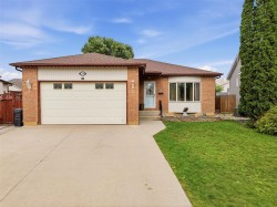 24 Baden Court  Winnipeg, MB R2V 4E4