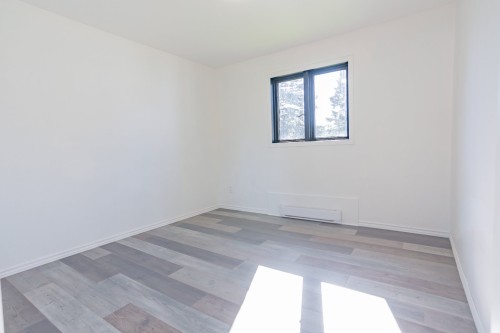 Bedroom - 70 Rue St-Honoré, Saint-Étienne-Des-Grès, QC 