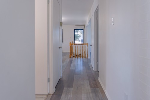 Passageway - 70 Rue St-Honoré, Saint-Étienne-Des-Grès, QC 