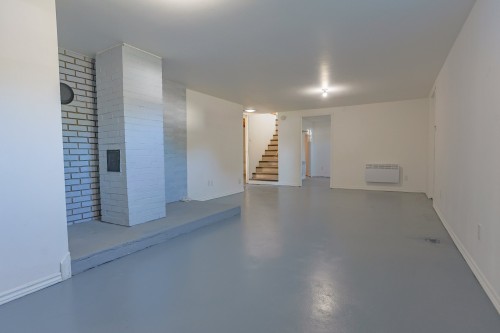 Family Room - 70 Rue St-Honoré, Saint-Étienne-Des-Grès, QC 