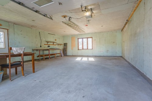 Garage - 70 Rue St-Honoré, Saint-Étienne-Des-Grès, QC 