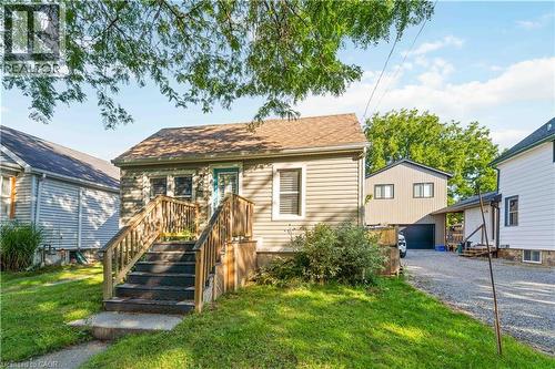 37 MAPLECREST Avenue  St. Catharines, ON L2T 1A7