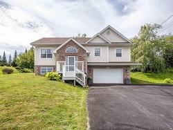 50 Falcon Crest Court  Sackville, NS B4E 3K5
