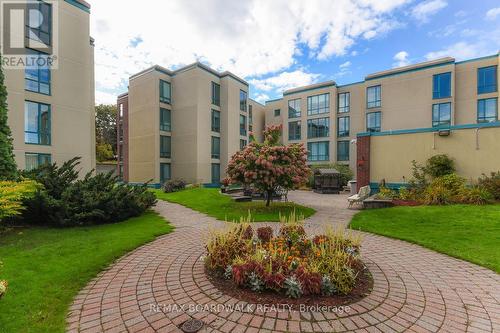 courtyard - 206 - 330 Centrum Boulevard, Ottawa, ON 