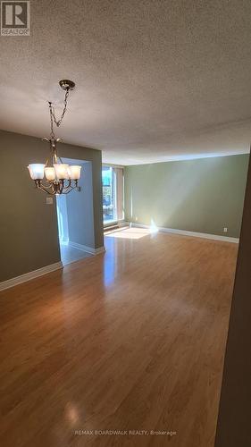 din/liv rm - 206 - 330 Centrum Boulevard, Ottawa, ON 