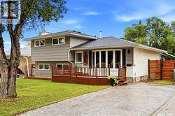 726 McIntosh STREET N  Regina, SK S4R 5Z4