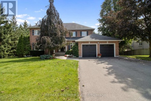 19 STOCKDALE CRESCENT  Richmond Hill, ON L4C 3T1