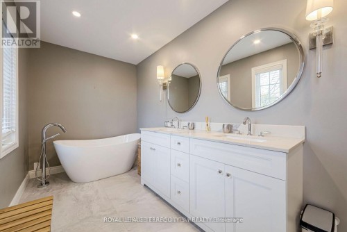2025 Parklane Crescent, Burlington, ON 