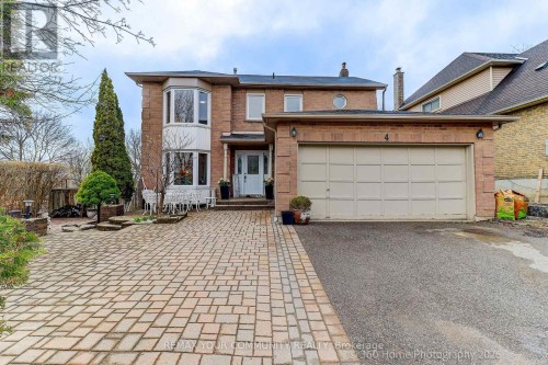 4 MAYFLOWER STREET S  Whitby, ON L1N 8B1