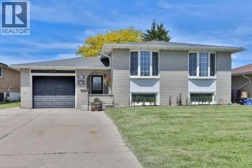 11 LYNWOOD Drive  Stoney Creek, ON L8E 3E7
