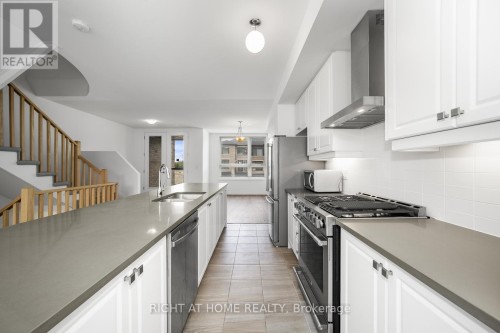 6 Blue Forest Crescent, Barrie, ON 