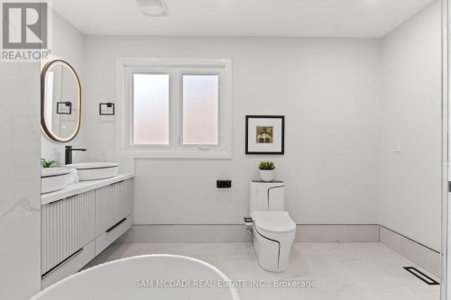 1521 Roseway Drive, Mississauga, ON 