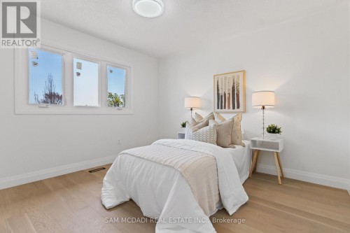 1521 Roseway Drive, Mississauga, ON 