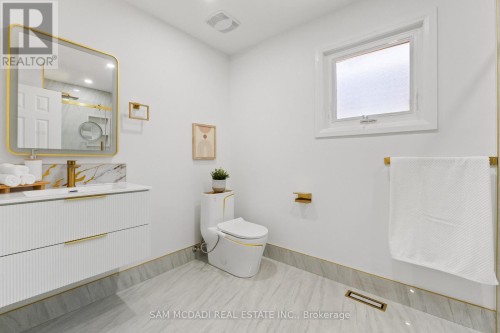 1521 Roseway Drive, Mississauga, ON 