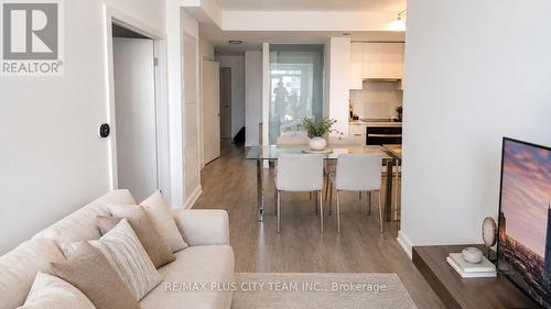 302 - 1007 THE QUEENSWAY , Toronto, Ontario M8Z 0C6 5