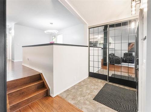 127 Swan Lake Bay, Winnipeg, MB 