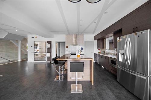 201 Bonaventure Dr, Winnipeg, MB 