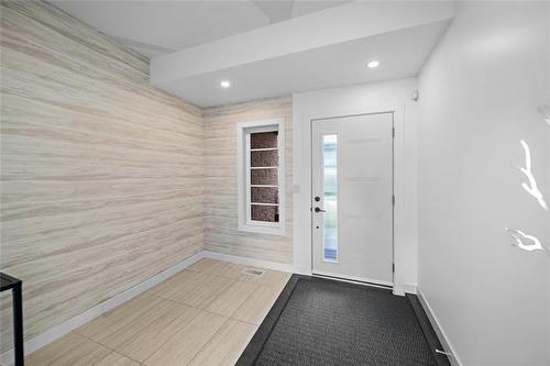 201 Bonaventure Dr, Winnipeg, MB 