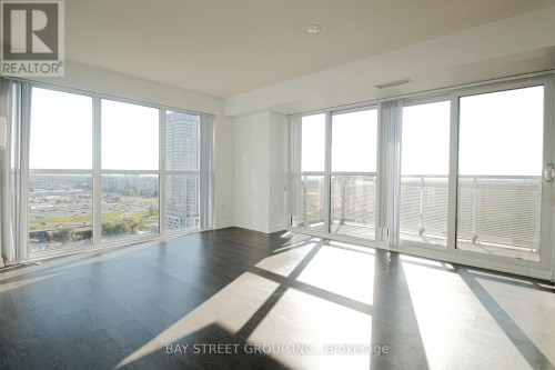 2123 - 275 VILLAGE GREEN SQUARE , Toronto, Ontario M1S 0L8 4