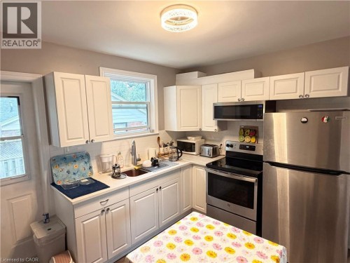 318 DOLPH Street S Unit# 1 , Cambridge, Ontario N3H 2C2 4