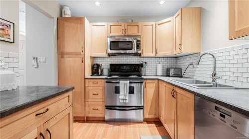 #110-724 Larkhall Rd, Langford, BC 