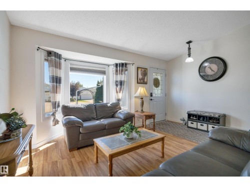 5735 152A Av Nw, Edmonton, AB 