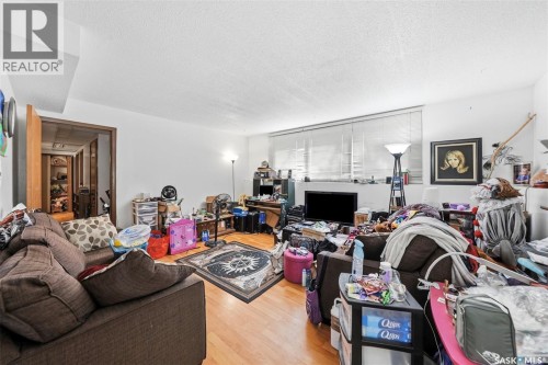 206 Carleton Drive, Saskatoon, SK 