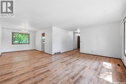 206 Carleton Drive, Saskatoon, SK 