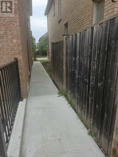 LOWER UNIT - 83 ACER CRESCENT , Whitchurch-Stouffville, Ontario L4A 0S2 2