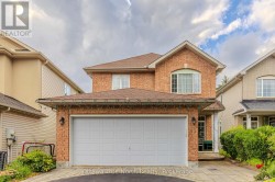 43 EVANSHEN CRESCENT  Ottawa, ON K2K 2Z7