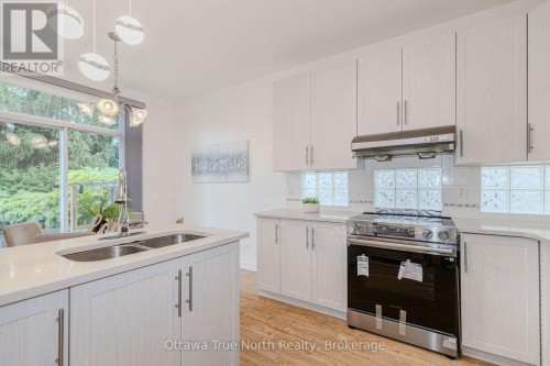 Brand NEW stove! - 43 Evanshen Crescent, Ottawa, ON 