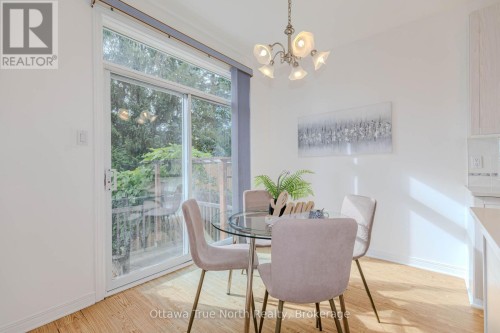 Sunny breakfast nook overlooking private backyard! - 43 Evanshen Crescent, Ottawa, ON 