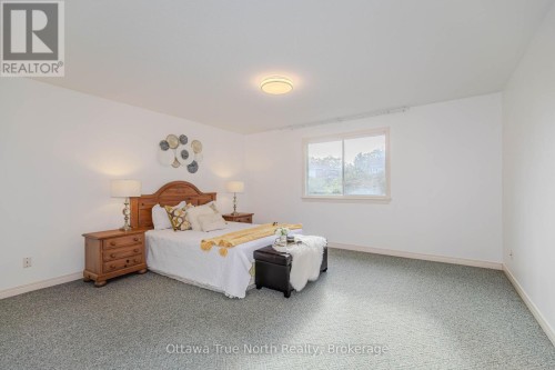 43 Evanshen Crescent, Ottawa, ON 