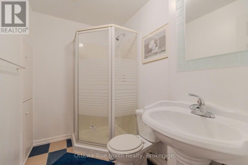 Finished basement with bedroom and full bathroom. - 43 Evanshen Crescent, Ottawa, ON 