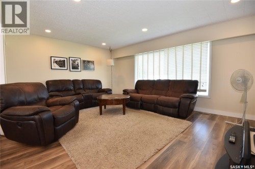 614 10Th Avenue W, Nipawin, SK 