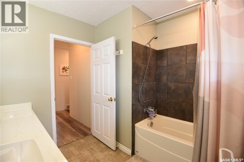 614 10Th Avenue W, Nipawin, SK 
