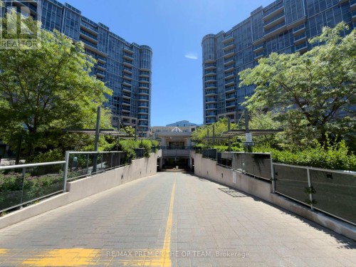 1077 - 23 COX BOULEVARD  Markham, ON L3R 7Z9