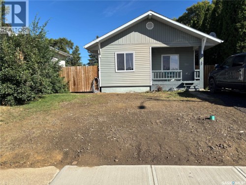 944 Brown STREET  Moose Jaw, SK S6H 2Z2