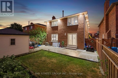 34 LAMP CRESCENT  Vaughan, ON L4L 6J9