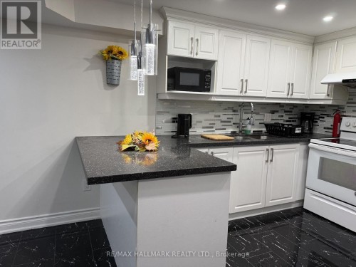90 BLACK MAPLE CRESCENT , Vaughan, Ontario L6A 4G6 4