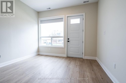 B - 728 ELEVENTH AVENUE , Hamilton, Ontario L8T 2K8 2