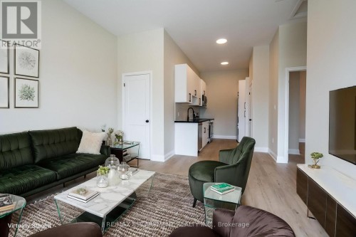 B - 728 ELEVENTH AVENUE , Hamilton, Ontario L8T 2K8 3