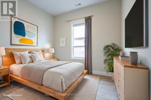 B - 728 ELEVENTH AVENUE , Hamilton, Ontario L8T 2K8 4