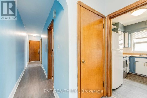 6 - 58 LEYTON AVENUE , Toronto, Ontario M1L 3T7 5