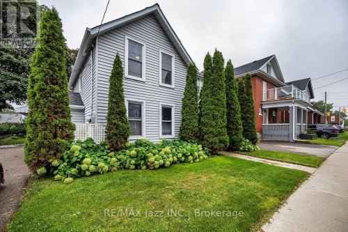 EAST - 97 ADELAIDE AVENUE E  Oshawa (O'Neill), ON L1G 1Z2