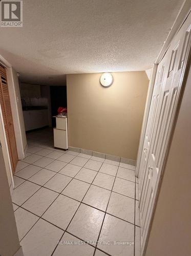 LOWER LEVEL B - 7 WALTHAM DRIVE , Toronto, Ontario M9V 1S6 2