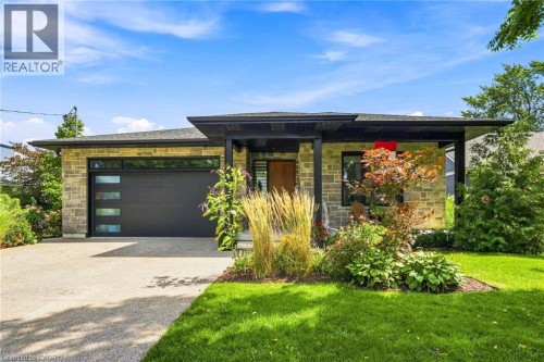 42 CARLTON Avenue  Welland, ON L3C 1P9