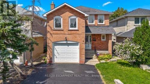 853 APPLE GATE COURT  Mississauga, ON L5C 4L8