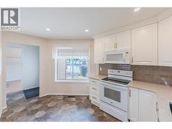 Front entrance & kitchen - 